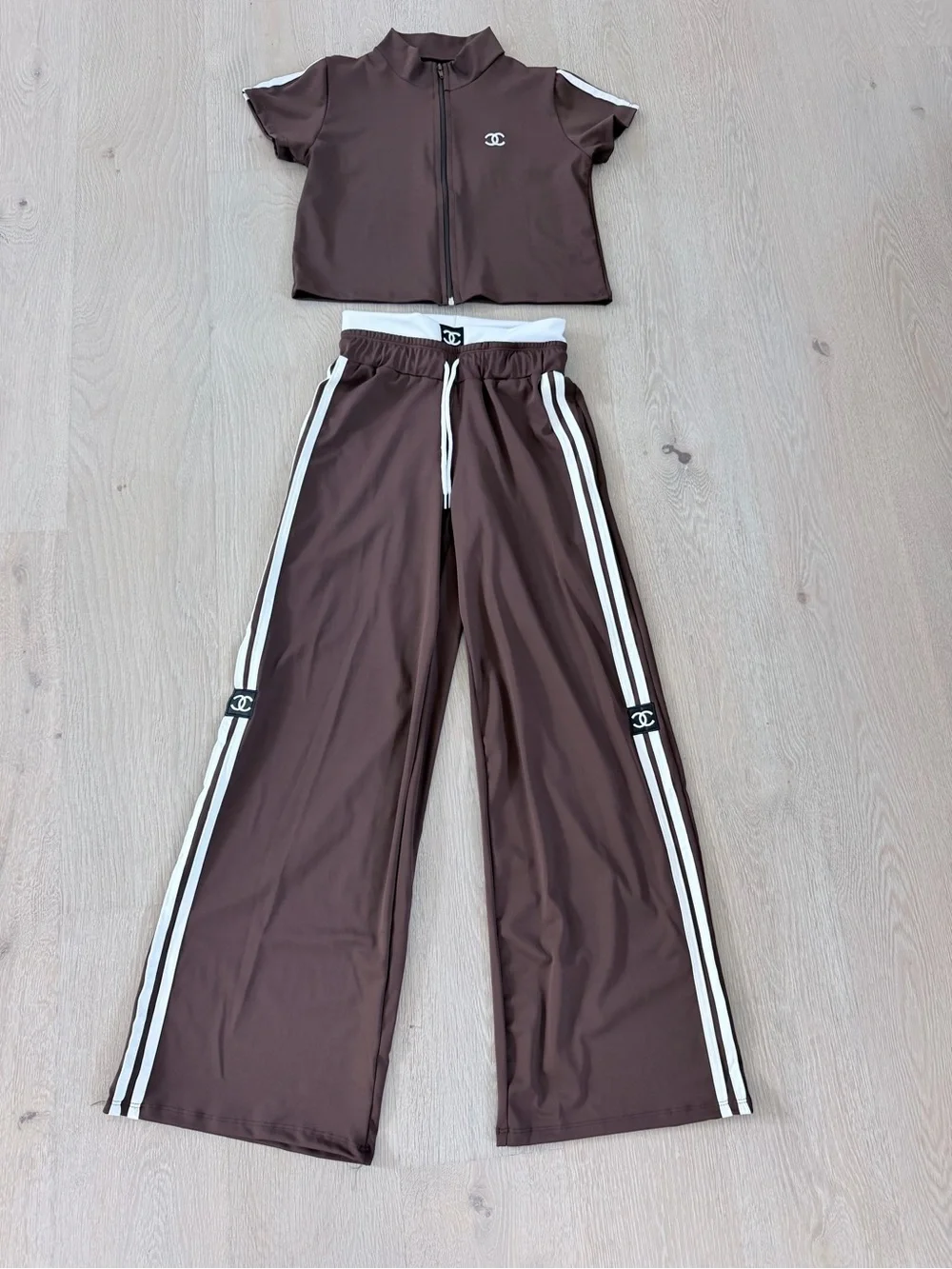 Women’s Brown Two-Piece Lounge Set with White Trim size M